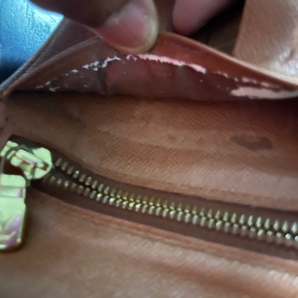 Louis Vuitton Wallet - Picture 5 of 8